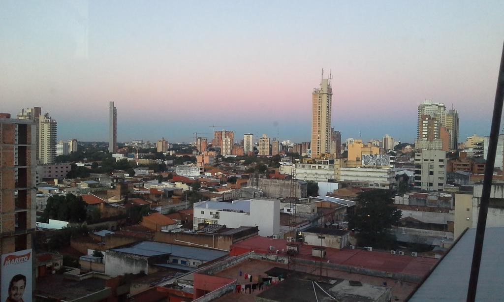 Estudio en el Centro de Asunción Exterior foto