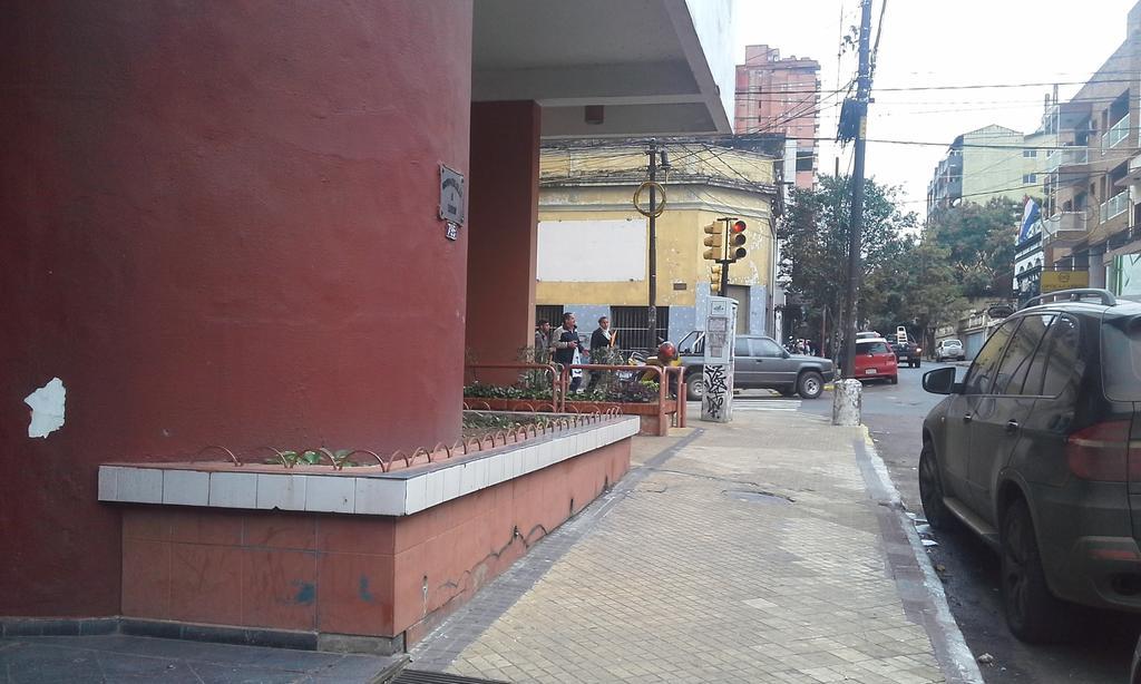 Estudio en el Centro de Asunción Exterior foto